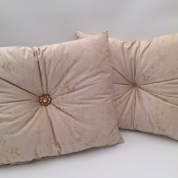 Luvoti polštář s kamínkovou broží (sada 2 ks)