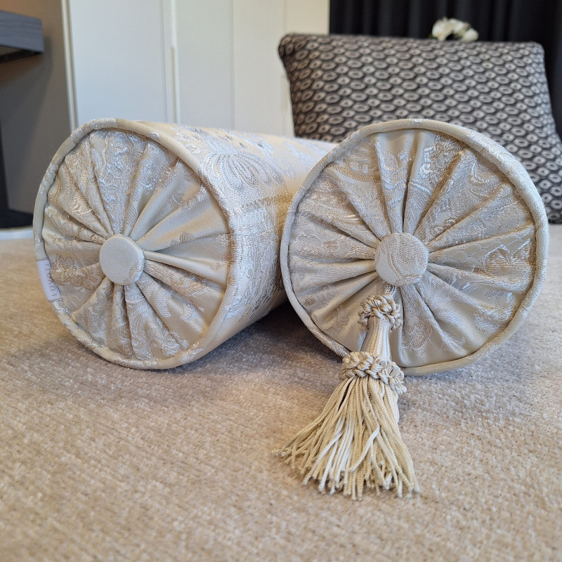 Luvoti vzorovaný dekorativní válec se střapcem (sada 2ks)