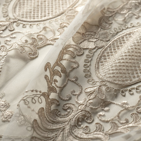 Zámecká záclona Lotus od Sarelli