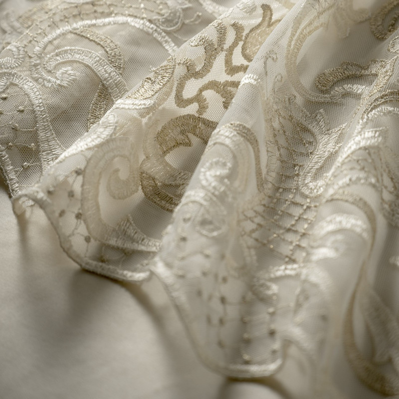 Zámecká záclona Shadow od Sarelli